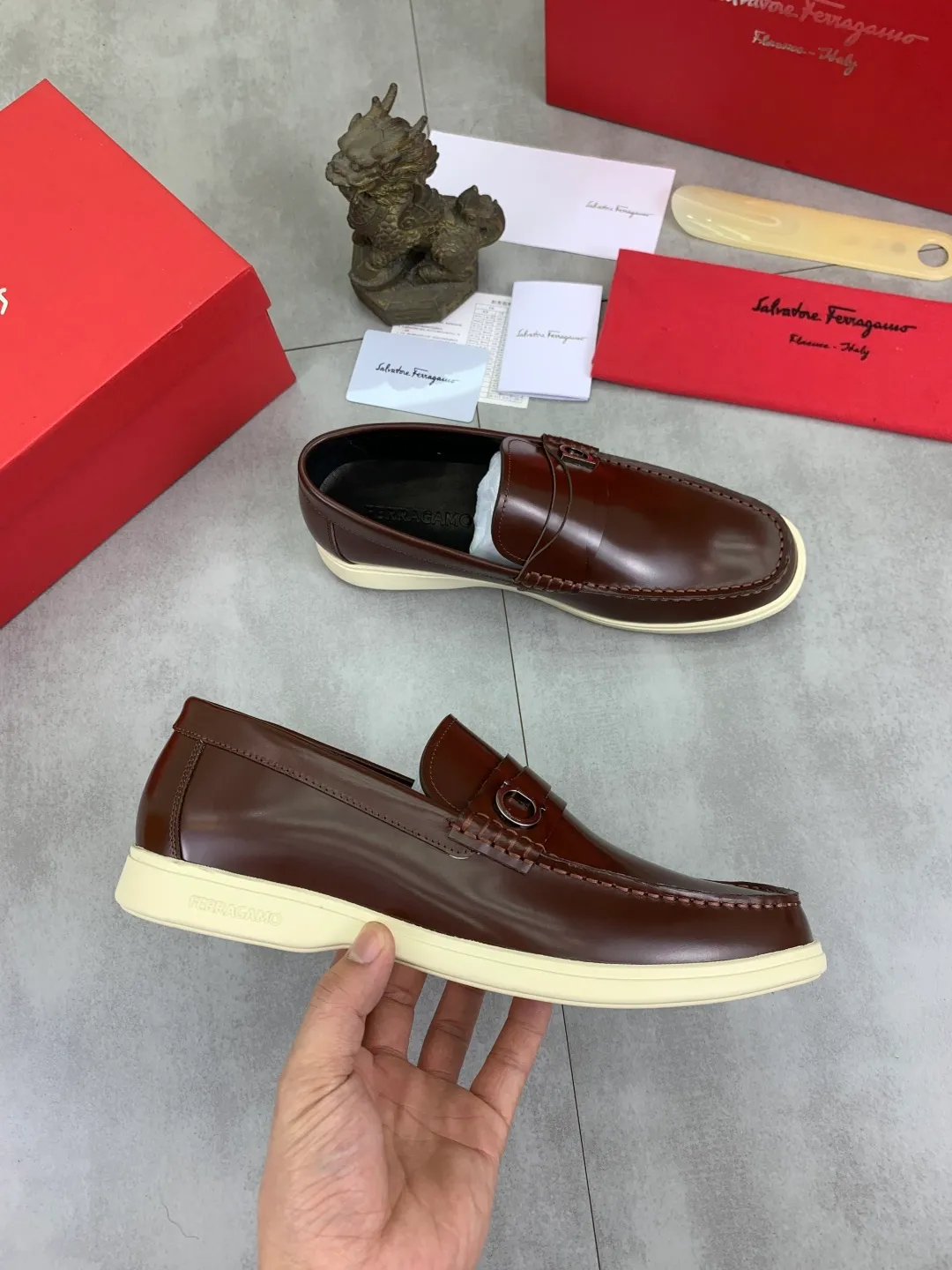 Men's Men's Shoes 💰P580💰[New Style] Water-dyed Niuli 🆘[Salvatore Ferragamo] Ferragamo's latest casual business leather shoes for men! Listed simultaneously! The fabric is made of specially imported original open-edge beaded calfskin, and the interior is made of imported water-dyed cowhide. It is absolutely luxurious and leads the fashion trend. Matching code: 38-44 (45 and 46 can be customized) Black, brown and burgundy colors available